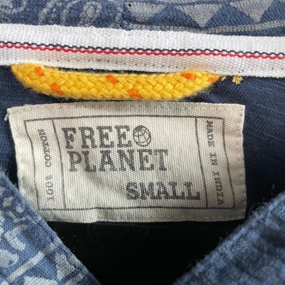 Free Planet cotton hoodie. Blue with printed pocket. Size small. - Picture 6 of 7